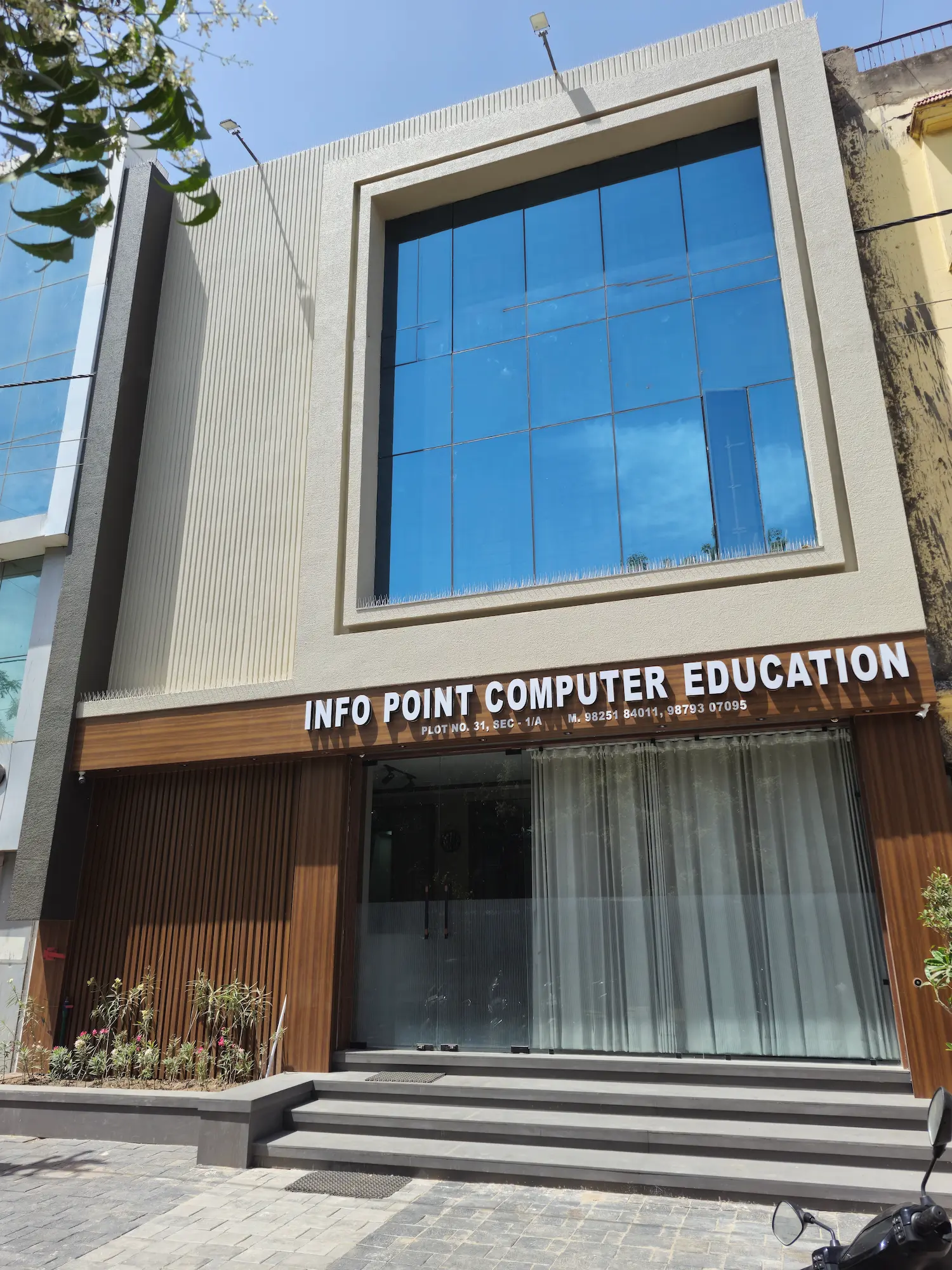 CENTER